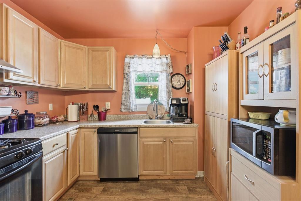 283 Center Grange Road Aliquippa, PA 15001 - Photo 16 of 29 Kitchen