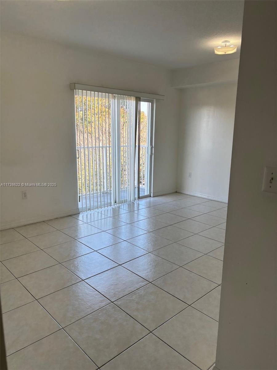 West Flagler Miami, FL 33125 - Photo 8 of 11 a view of an empty room and window