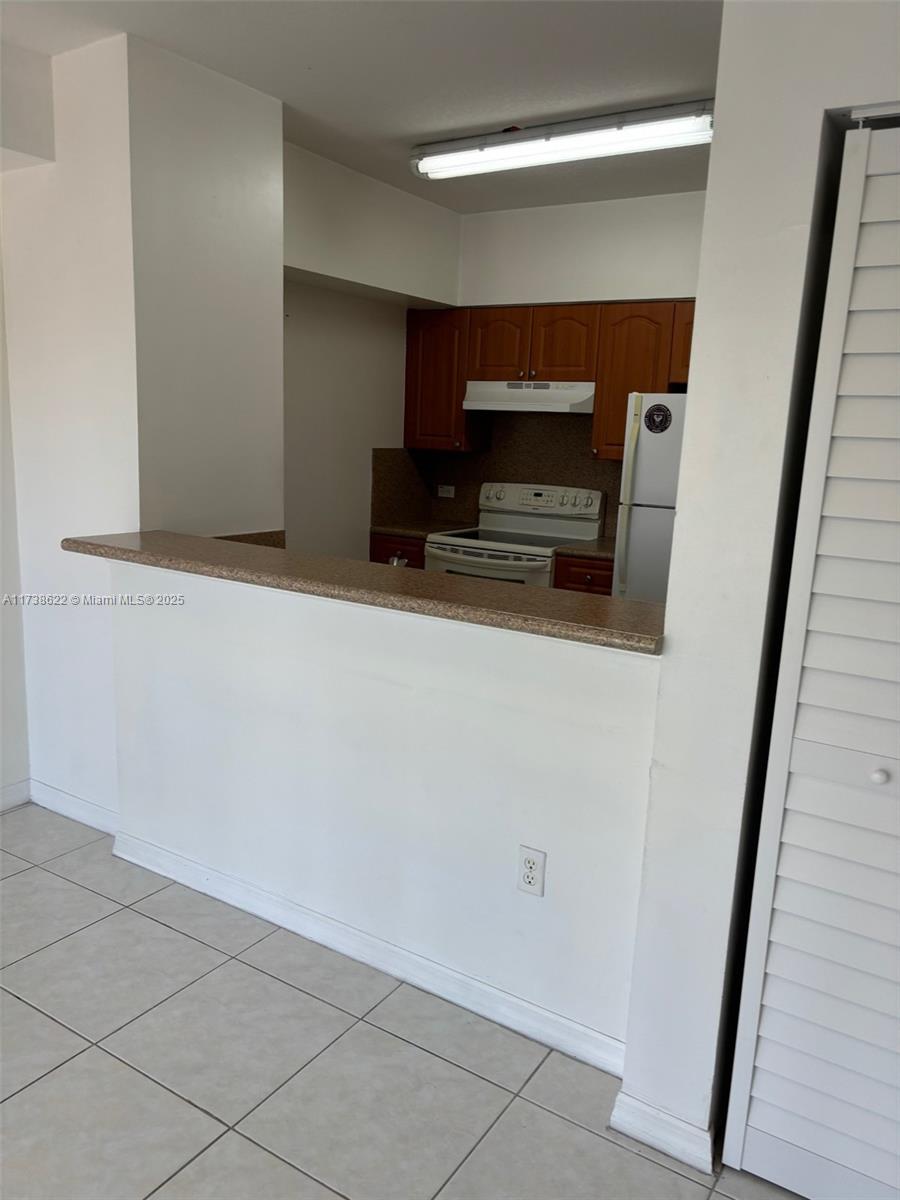 West Flagler Miami, FL 33125 - Photo 10 of 11 a hallway with stairs and a microwave