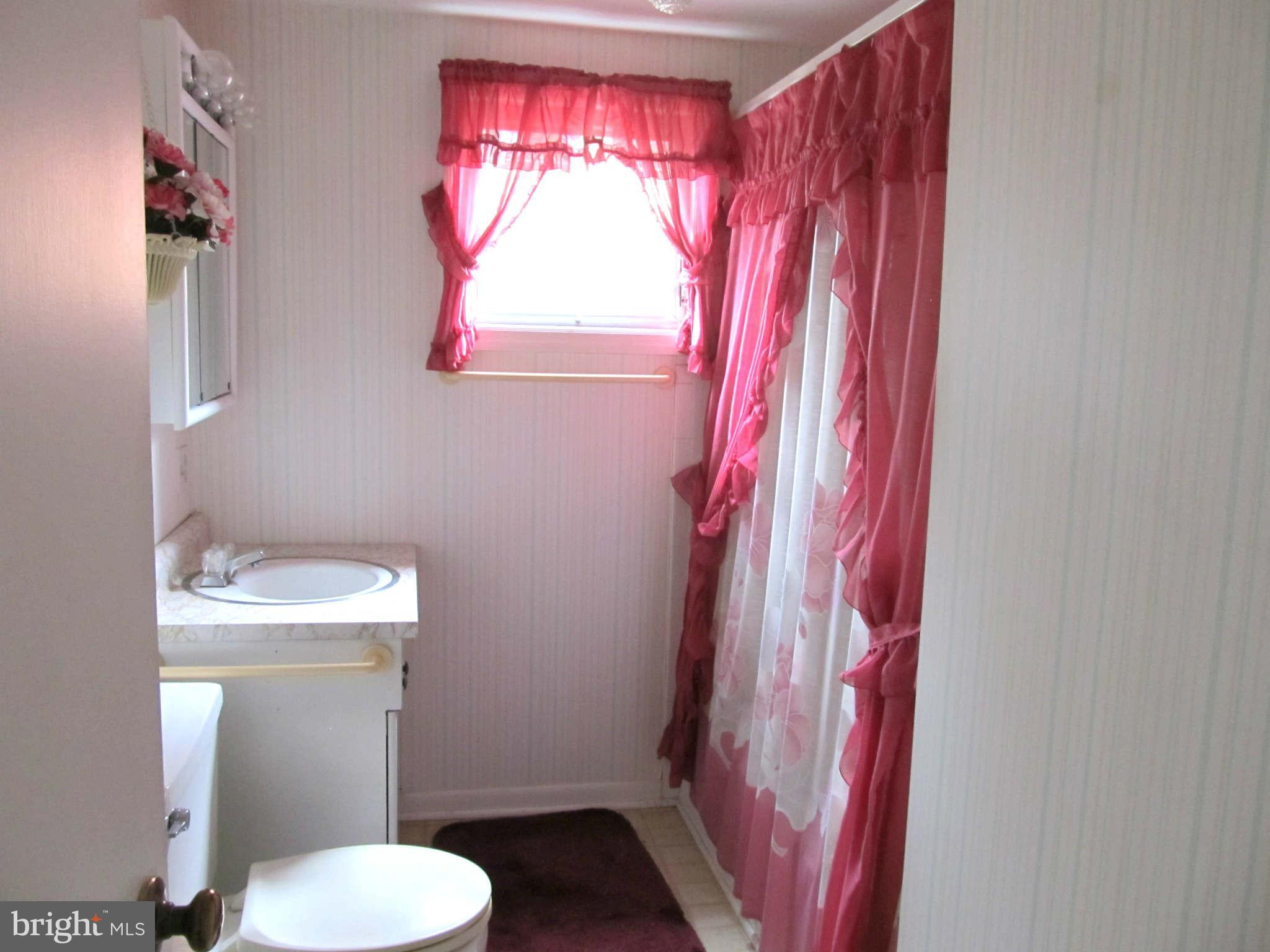 520 Shipley Road Linthicum Heights, MD 21090 - Photo 14 of 15 Bath