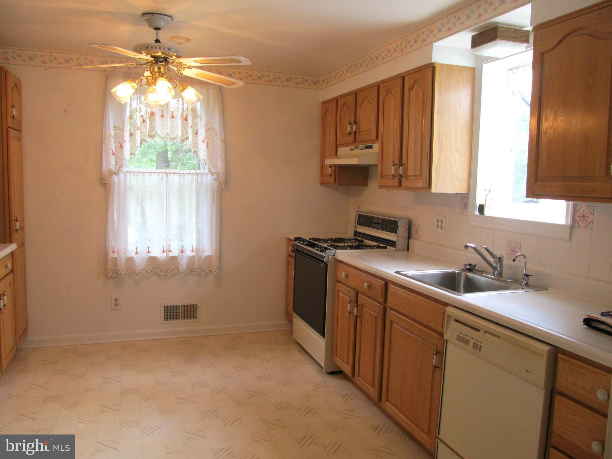 520 Shipley Road Linthicum Heights, MD 21090 - Photo 5 of 15 Kitchen