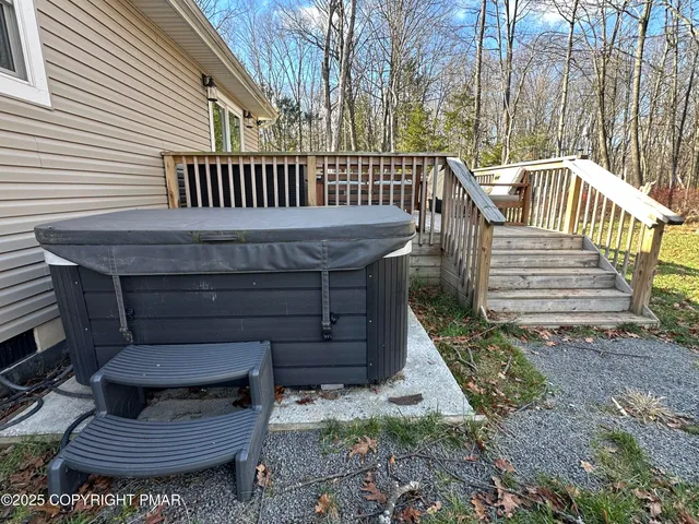 $460,000 | 5186 Hummingbird Drive, Pocono Summit, PA 18346