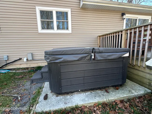 $460,000 | 5186 Hummingbird Drive, Pocono Summit, PA 18346