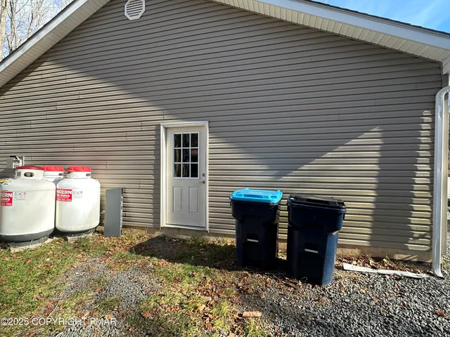 $460,000 | 5186 Hummingbird Drive, Pocono Summit, PA 18346