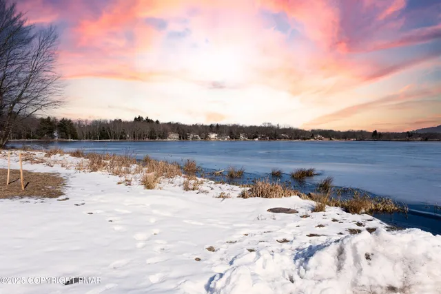 $460,000 | 5186 Hummingbird Drive, Pocono Summit, PA 18346