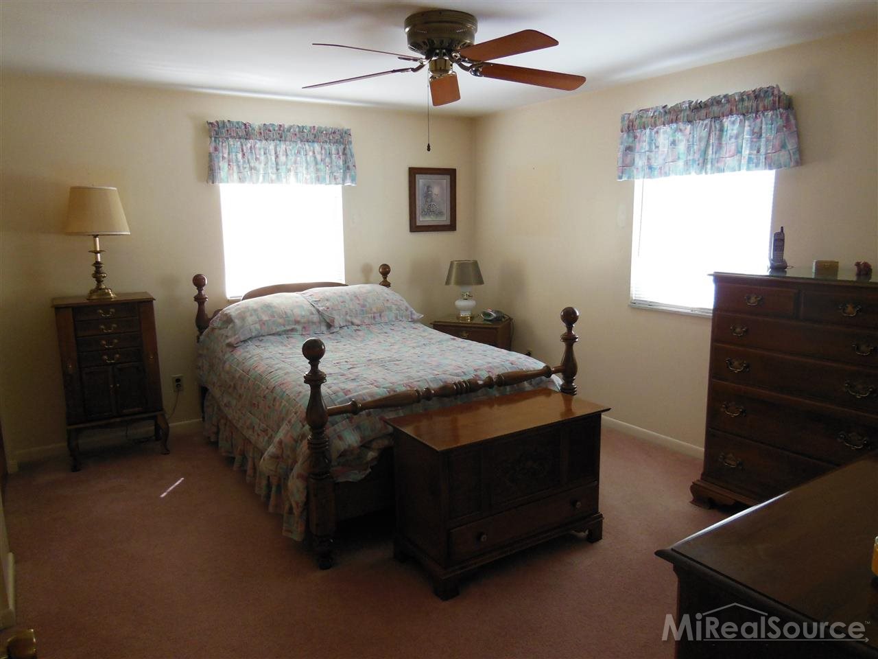 1147 Hawthorne Road Grosse Pointe, MI 48236 - Photo 9 of 14 31210121-8.JPG