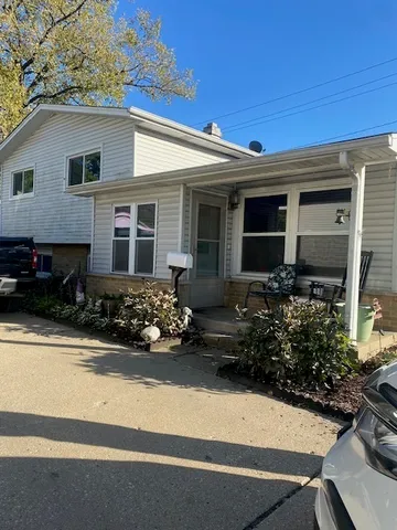 $319,900 | 49 North Shaddle Avenue, Mundelein, IL 60060