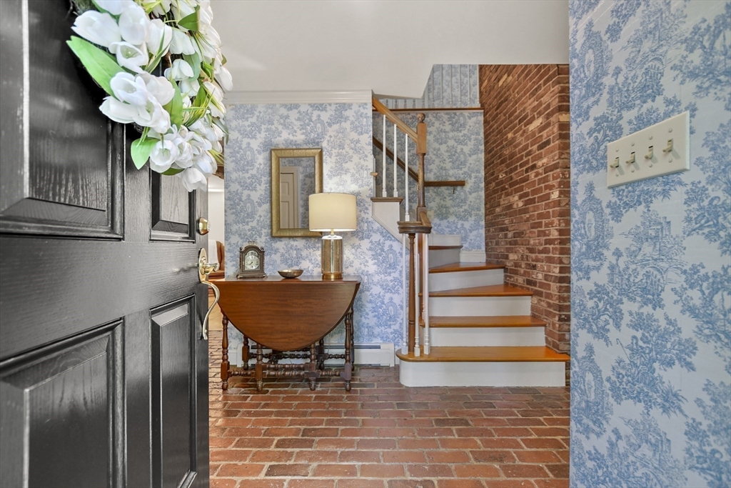 40 Herrick Road Boxford, MA 01921 - Photo 4 of 40 a view of entryway with a flower pot