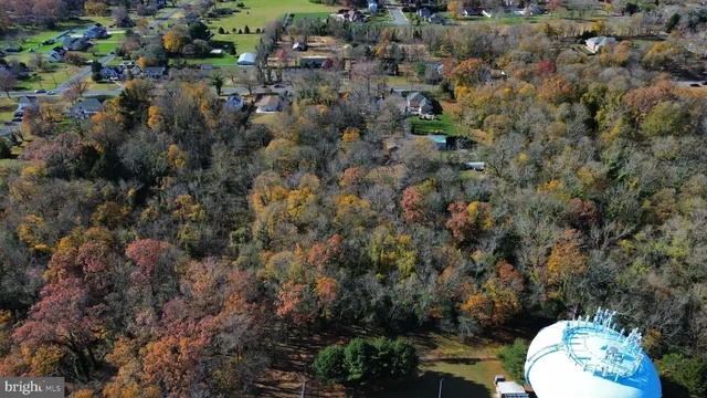 a view of a houses with a yard