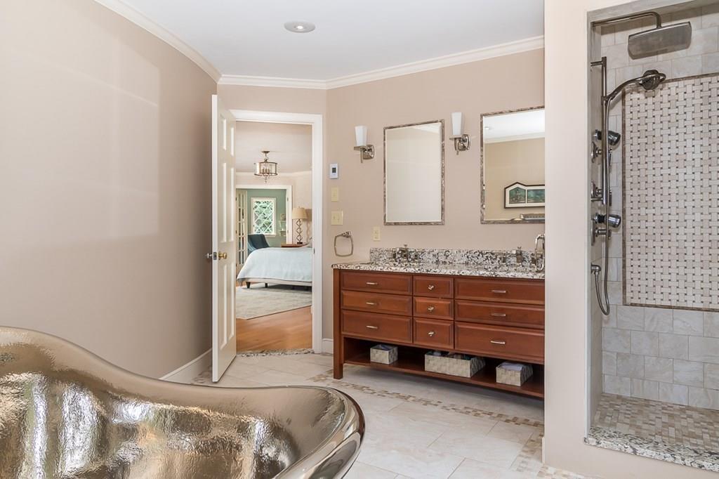 186 Centre Street Dover, MA 02030 - Photo 13 of 15