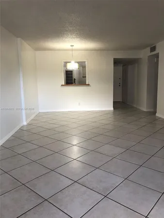 $2,100 | 404 Northwest 68th Avenue, Unit 113, Plantation, FL 33317