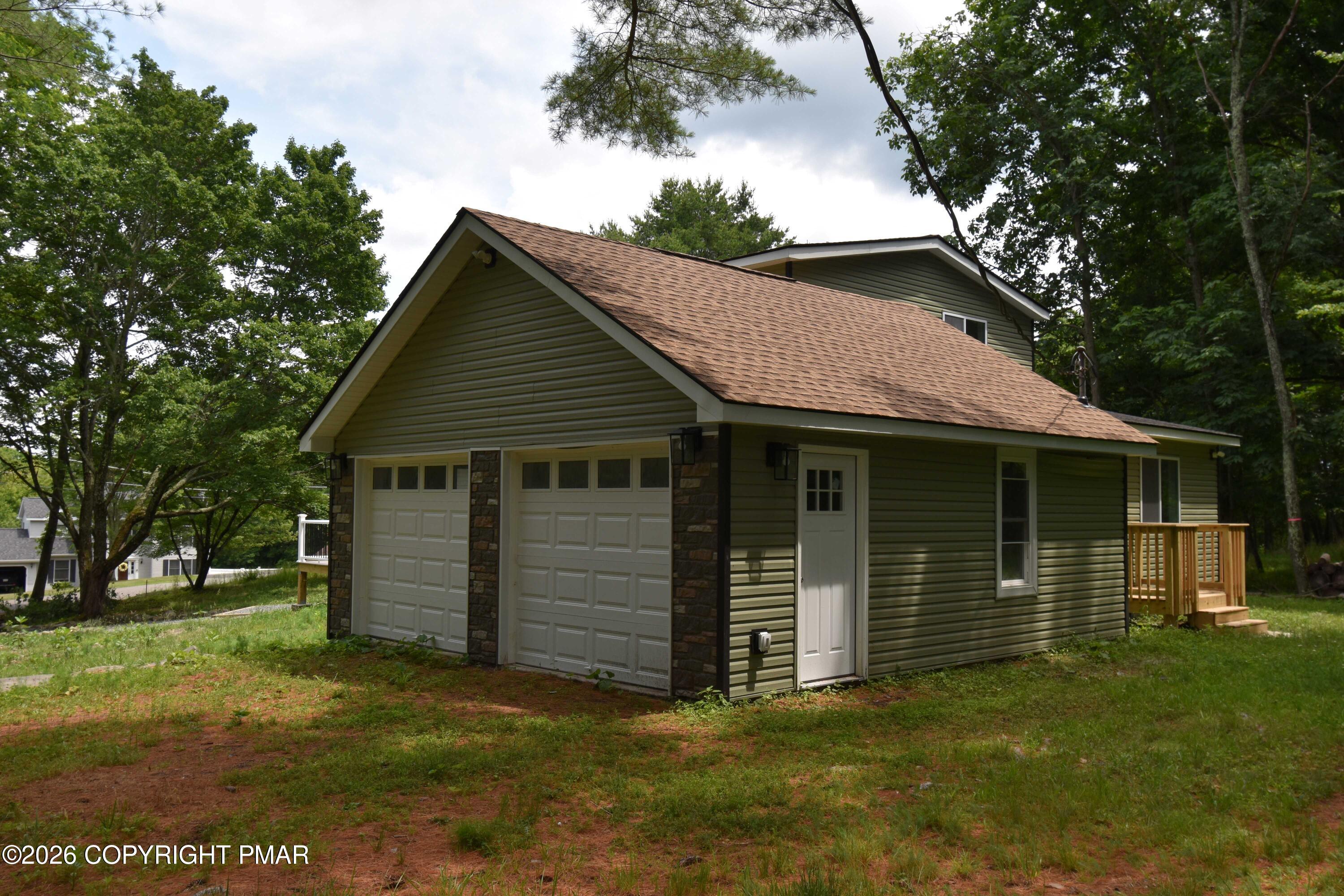 108 Stag Court Bushkill, PA 18324 - Photo 10 of 29 garage