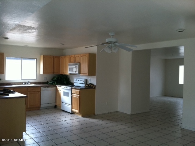 3447 West Redfield Road Phoenix, AZ 85053 - Photo 3 of 15 kitchen