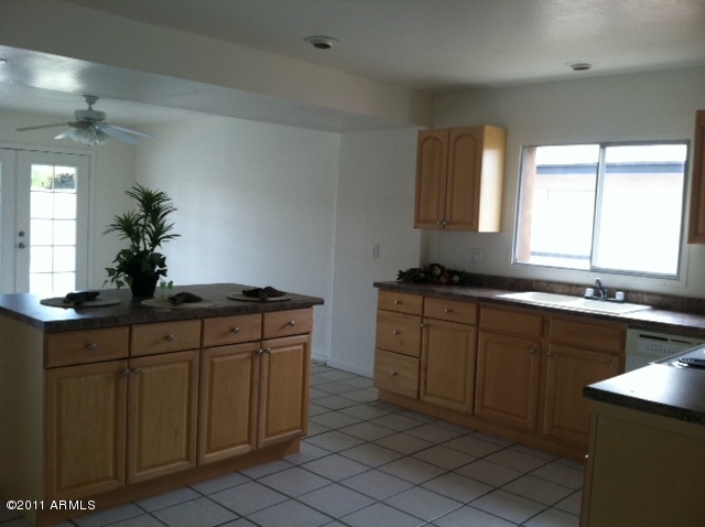 3447 West Redfield Road Phoenix, AZ 85053 - Photo 4 of 15 island