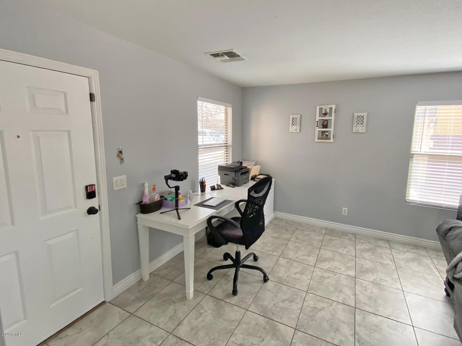 9529 West Monte Vista Road Phoenix, AZ 85037 - Photo 2 of 20 c516