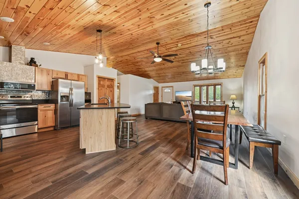 $315,000 | 8 Hunters Creek Drive, Huntsville, TX 77340