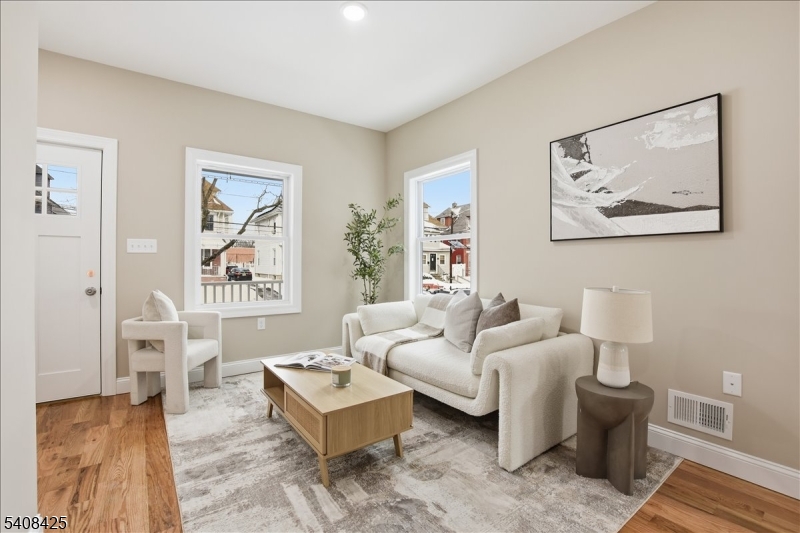 16 White Terrace Newark, NJ 07108 - Photo 3 of 28