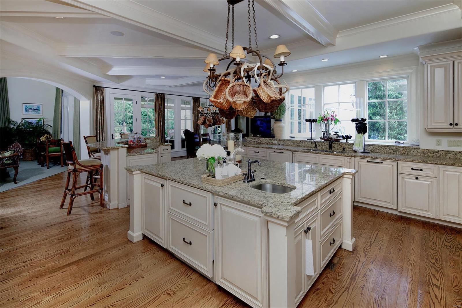 18 Upper Warson Drive Ladue, MO 63124 - Photo 10 of 28