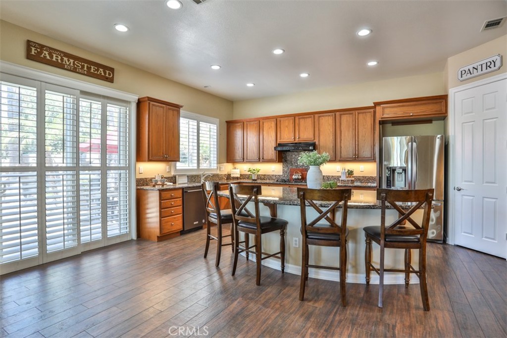 12619 Rustic Oak Court Rancho Cucamonga, CA 91739 - Photo 26 of 75 Kitchen, recessed lighting