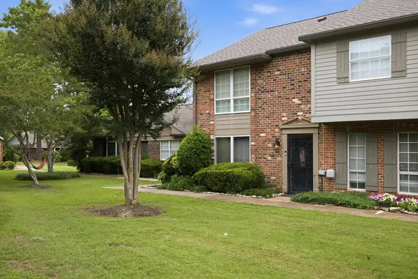 $285,000 | 1747 Crooked Creek Lane, Unit 73, Germantown, TN 38138