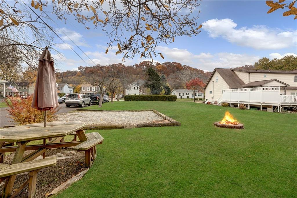 1400 Market Street Beaver, PA 15009 - Photo 21 of 23 a view of a garden with houses
