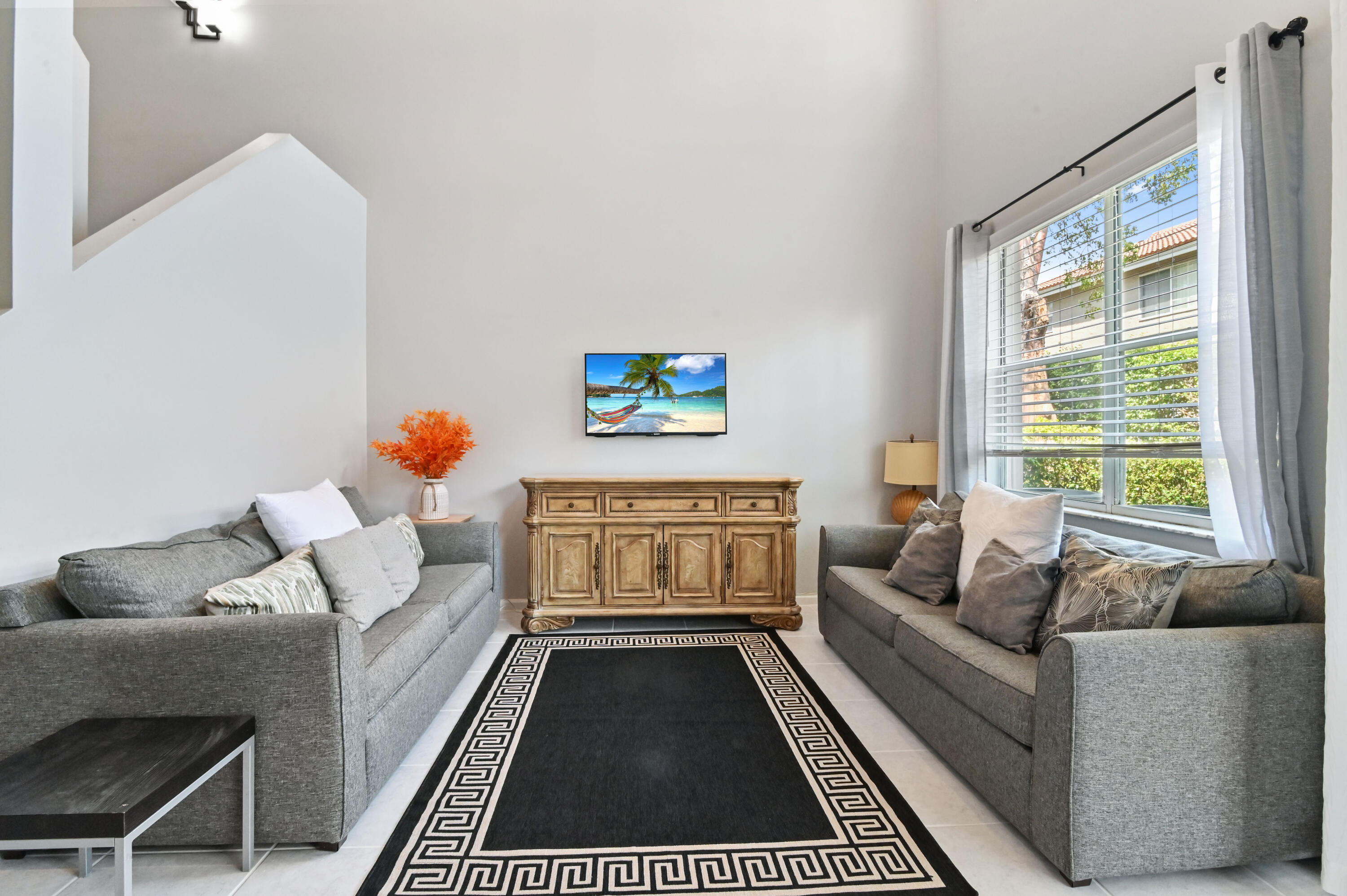 20950 Vía Jasmine, Unit 3 Boca Raton, FL 33428 - Photo 10 of 35 10 Living room 01
