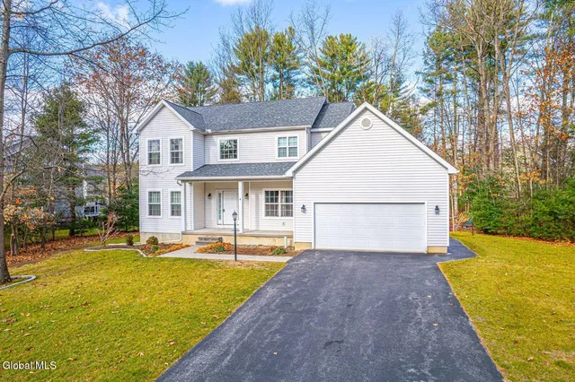 $3,000 | 4 Oldham Place, Wilton, NY 12831