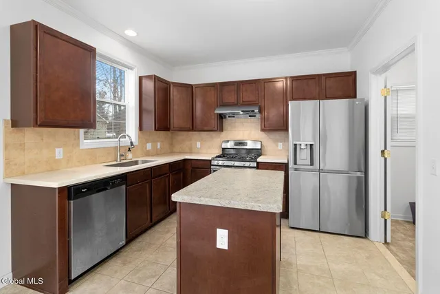 $3,000 | 4 Oldham Place, Wilton, NY 12831