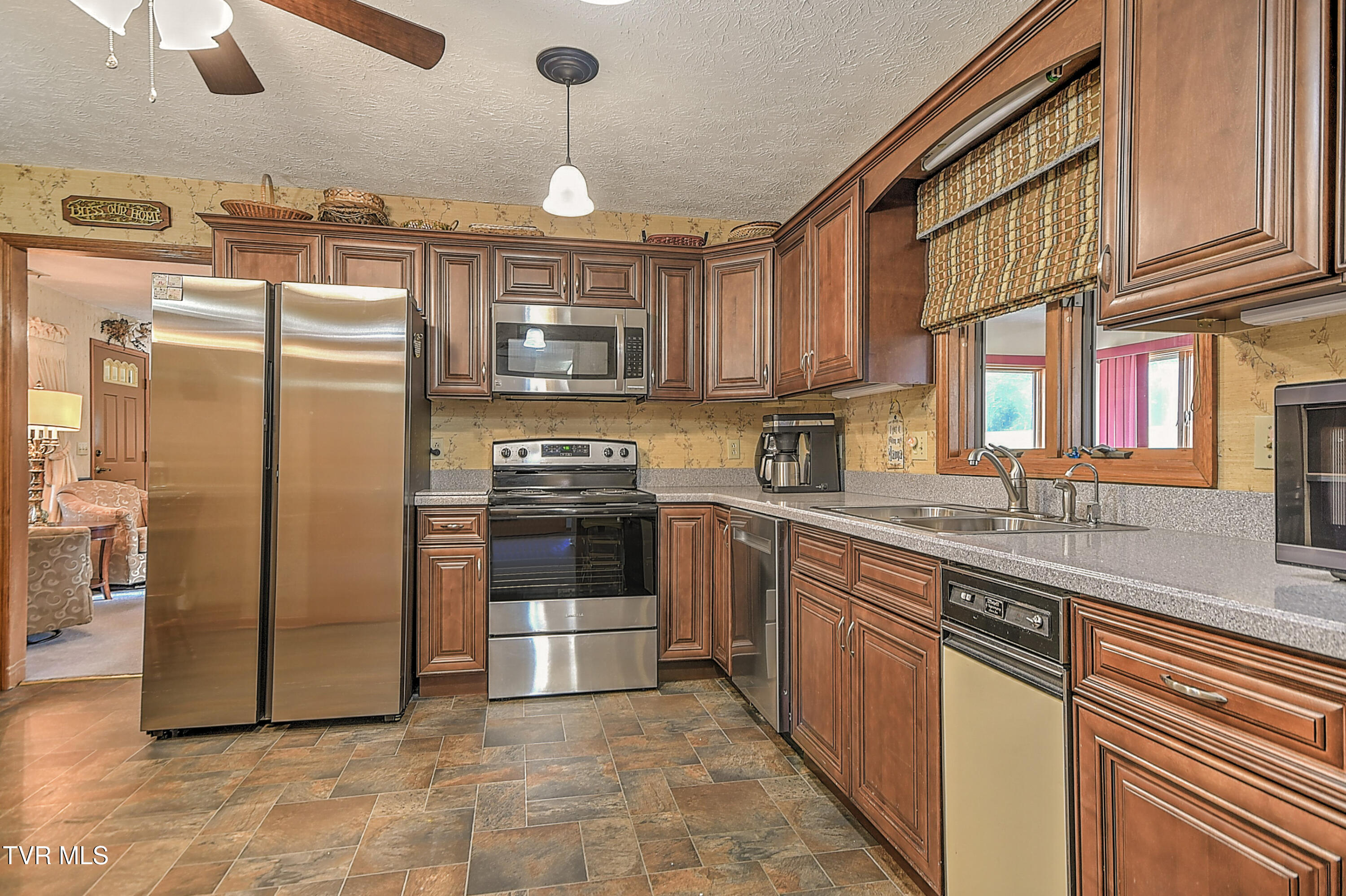 805 Clairmont Road Johnson City, TN 37601 - Photo 8 of 66 803 Clairmont KW-25