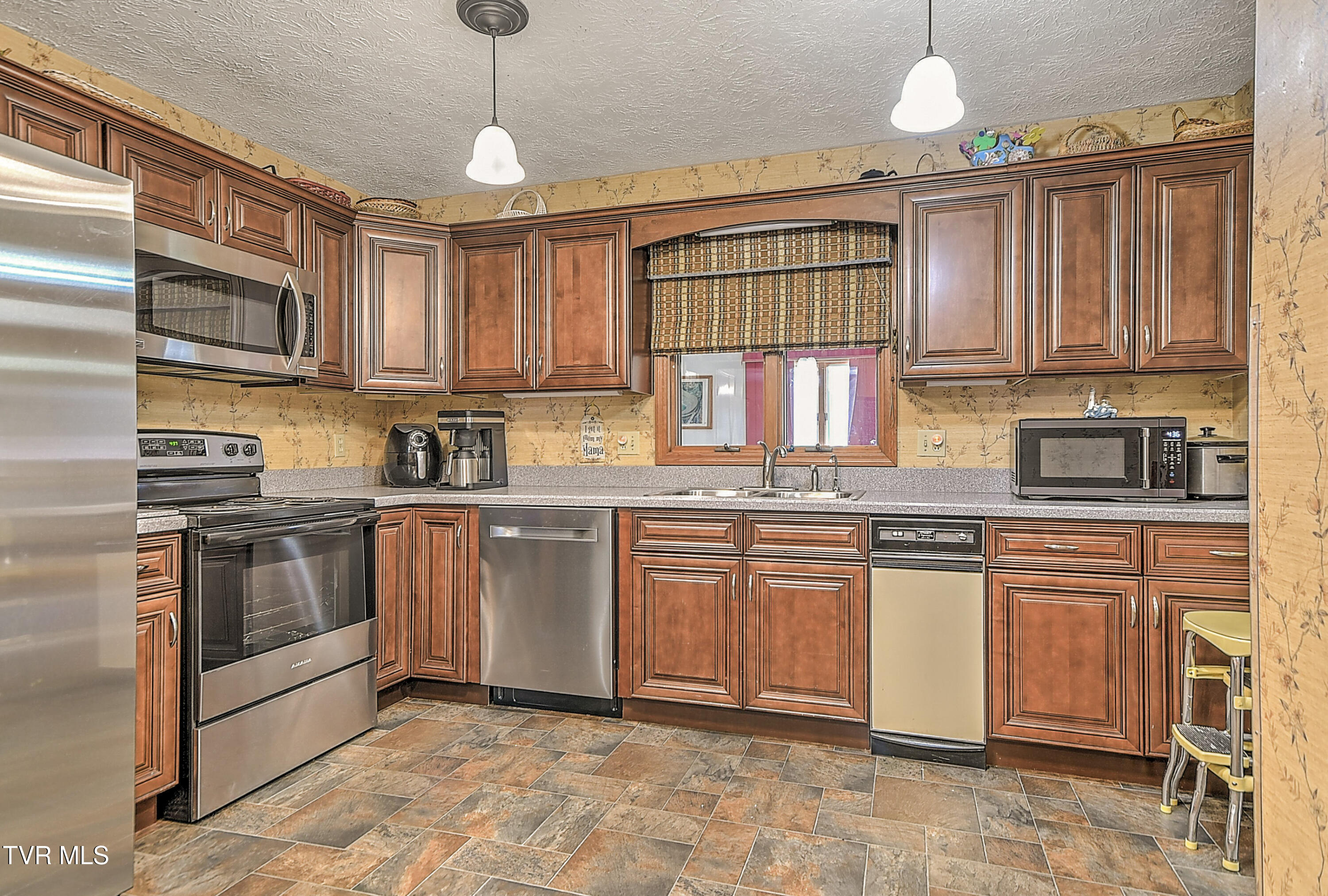805 Clairmont Road Johnson City, TN 37601 - Photo 9 of 66 803 Clairmont KW-27