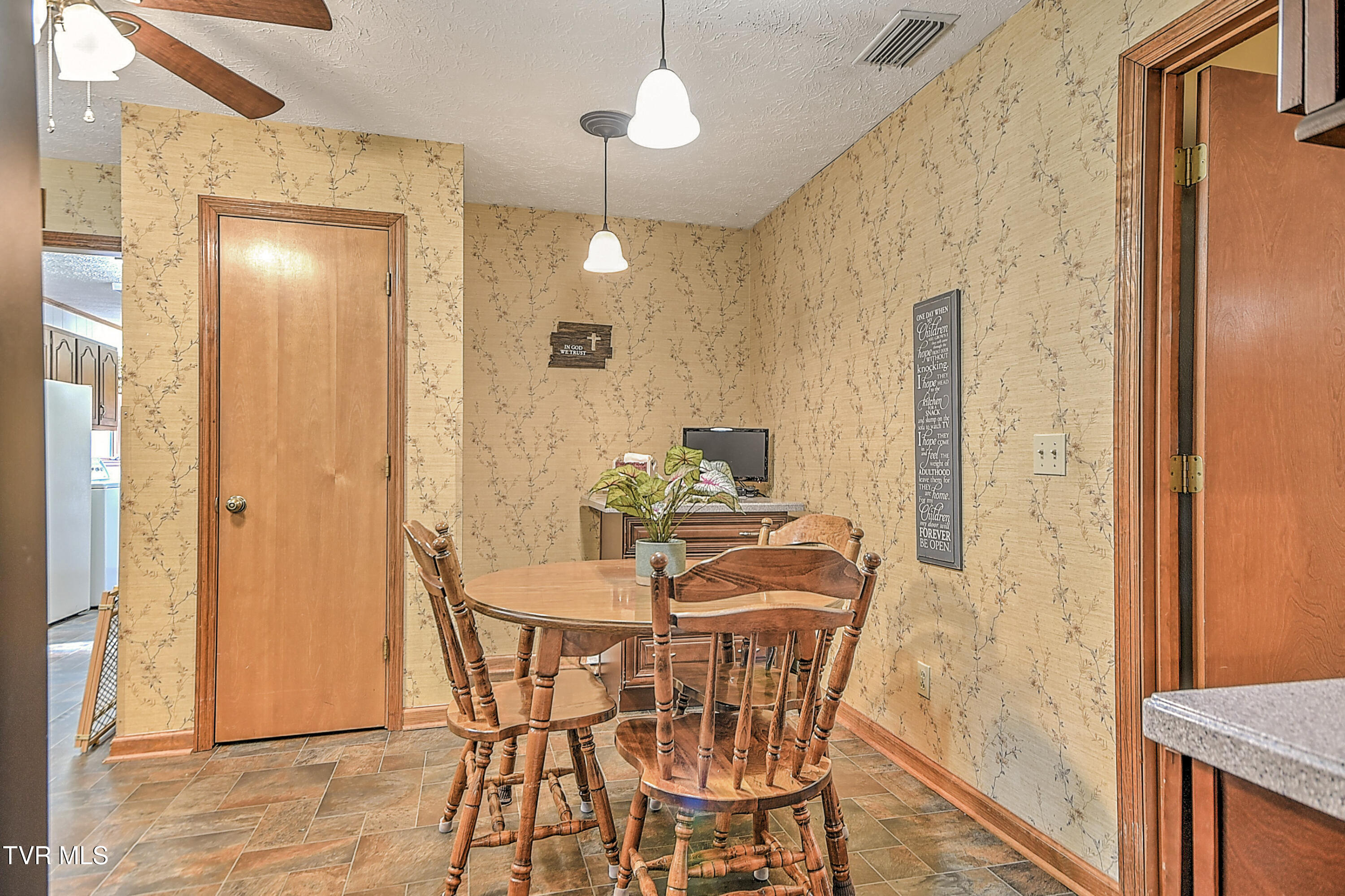 805 Clairmont Road Johnson City, TN 37601 - Photo 10 of 66 803 Clairmont KW-28