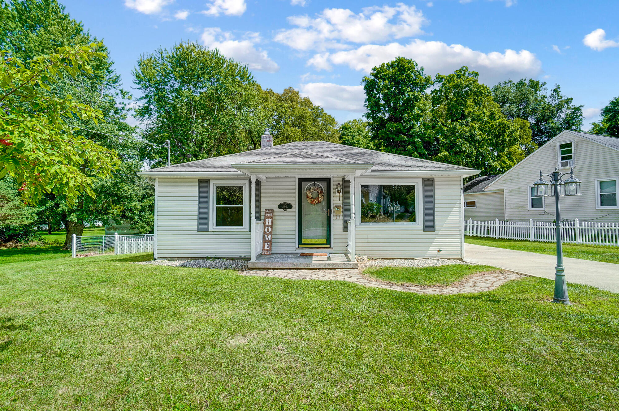1304 Texas Avenue Springfield, OH 45505 - Photo 3 of 31