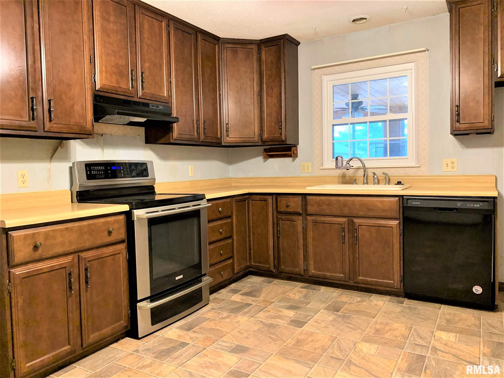 1620 Homewood Avenue Springfield, IL 62704 - Photo 8 of 26 Gallery Image 8