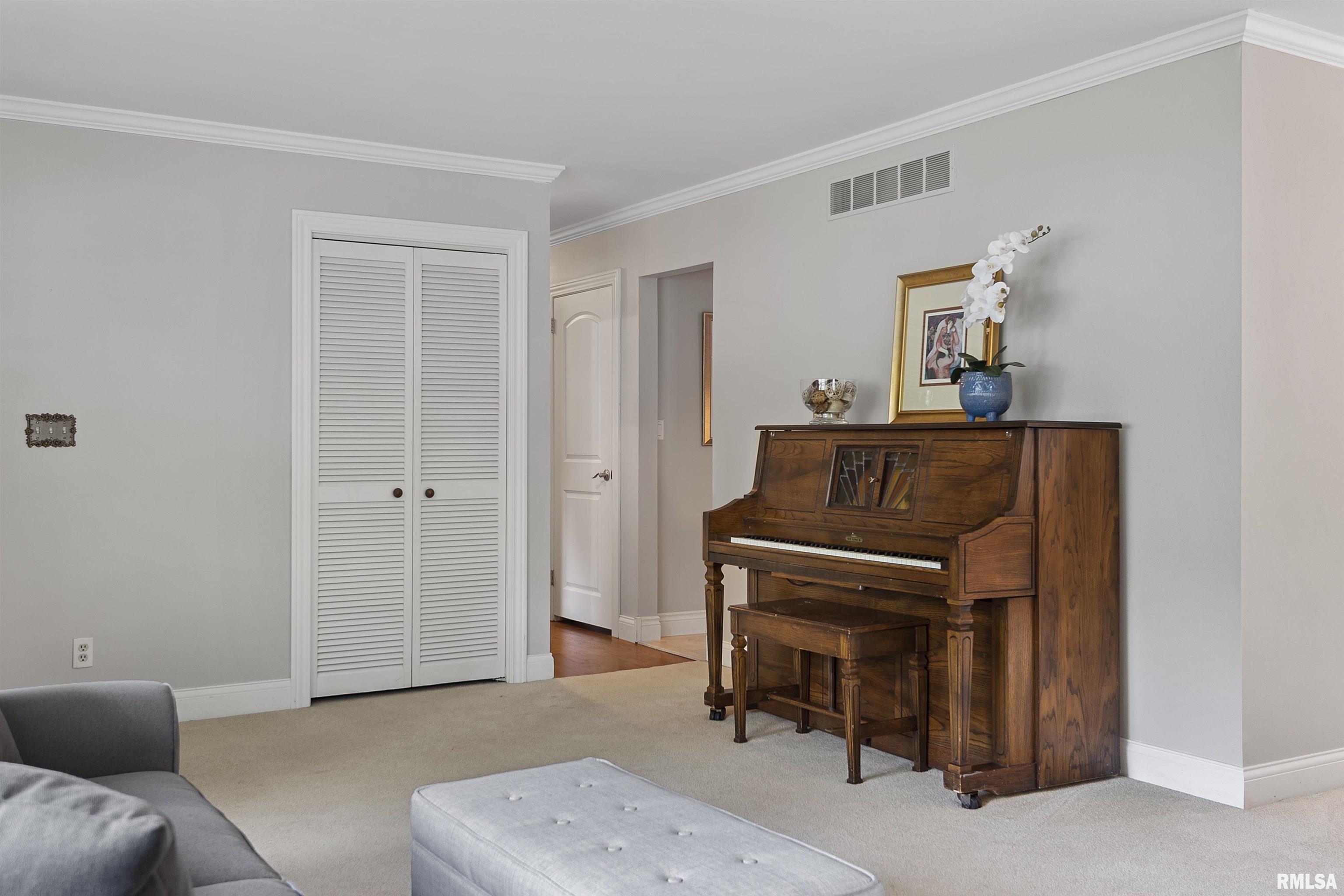 48 North Oxford Road Springfield, IL 62702 - Photo 5 of 50