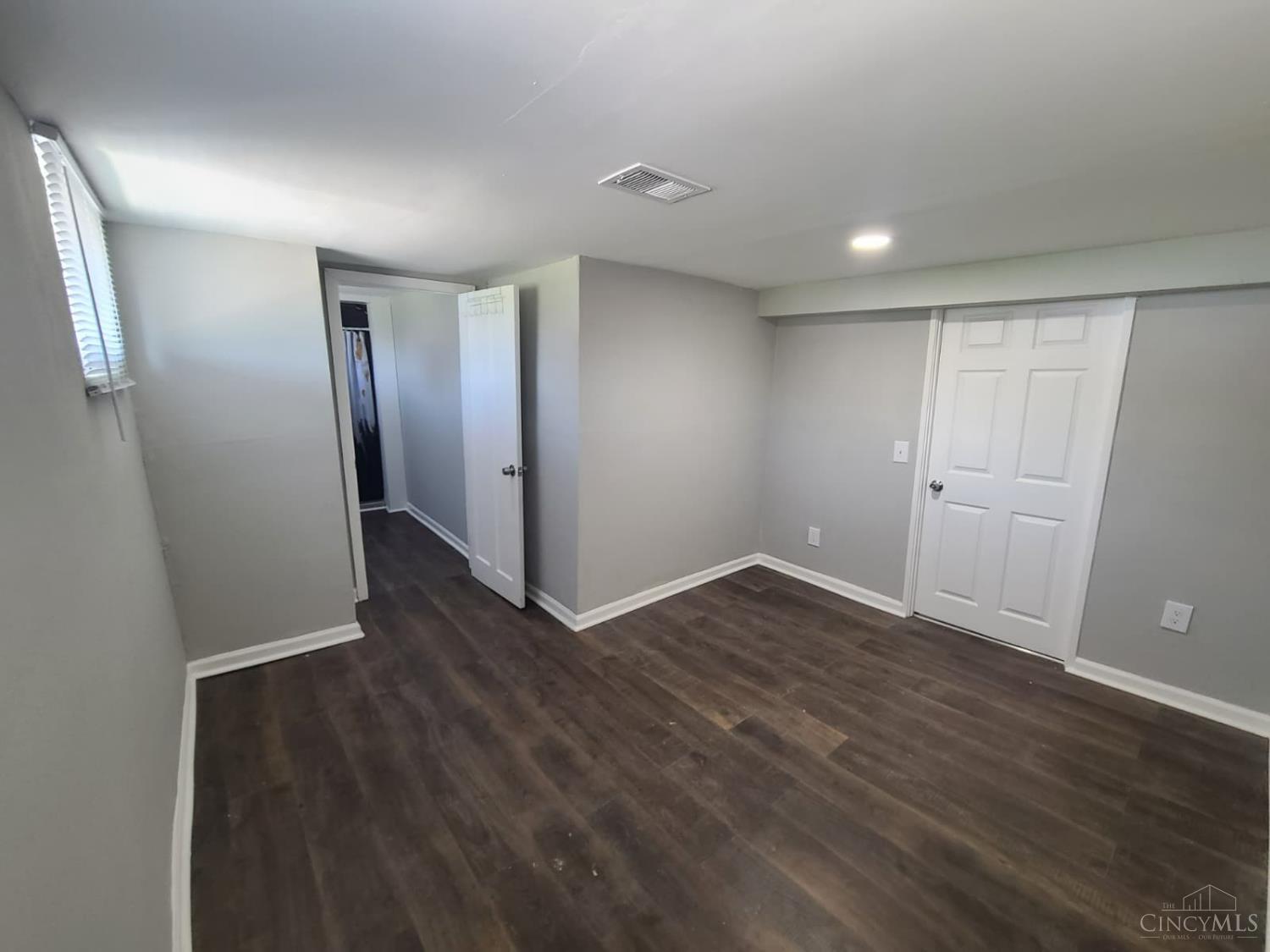 891 Ridgeway Avenue Cincinnati, OH 45229 - Photo 10 of 25