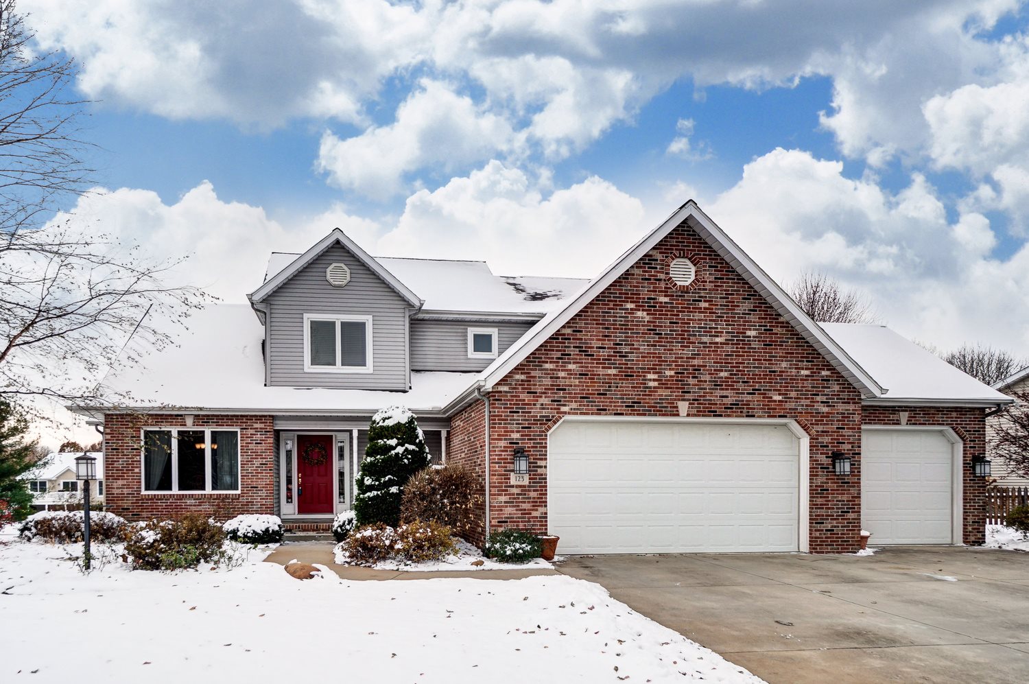123 South Hunters Ridge Warsaw, IN 46582 - Photo 1 of 34 Gallery Image 1