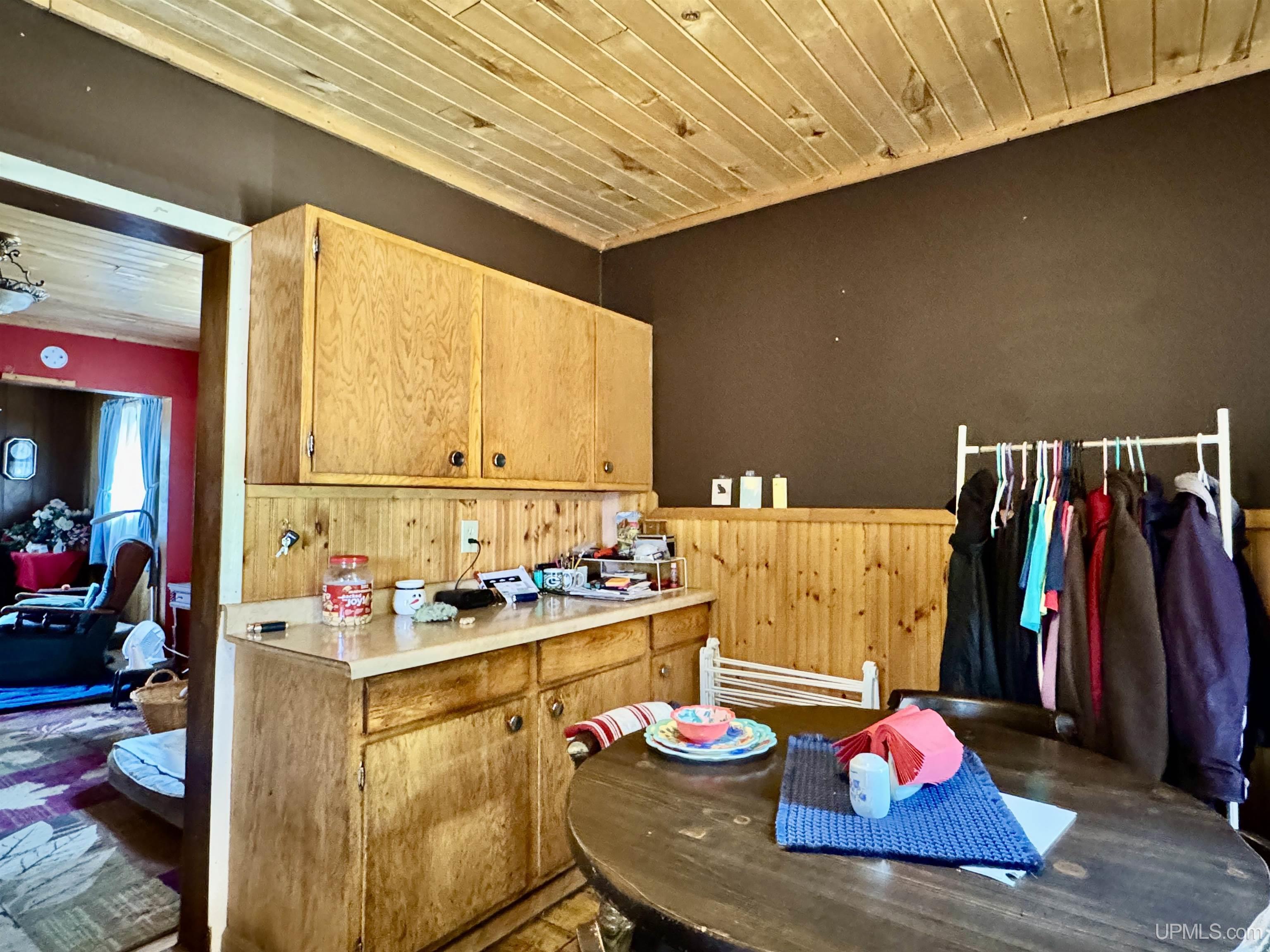 205 Kearsarge Street Calumet, MI 49913 - Photo 8 of 29