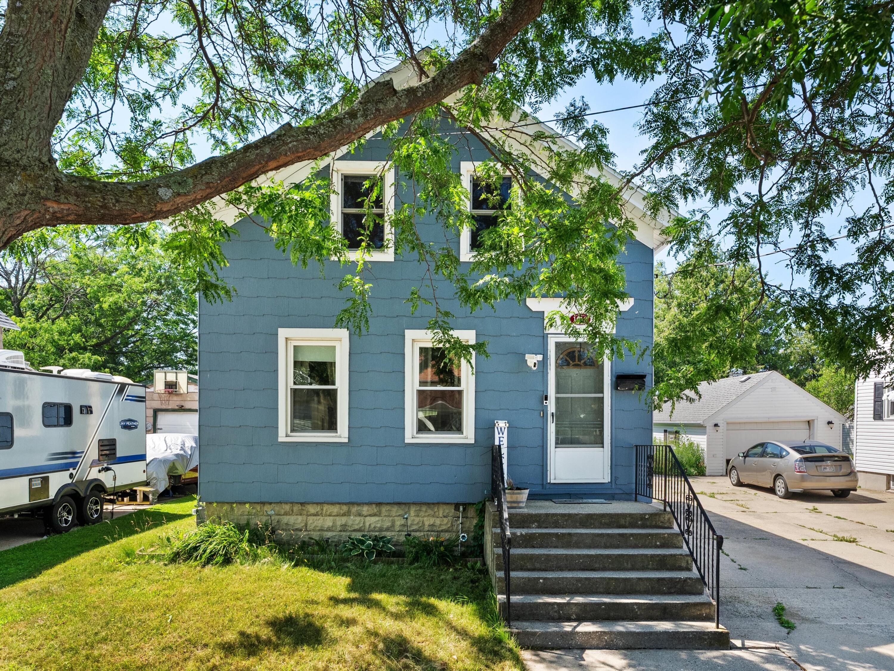 1013 20th Street Two Rivers, WI 54241 - Photo 1 of 25 27-DSC09928