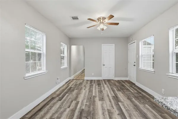 $2,400 | 227 South Hampton Road, Dallas, TX 75208