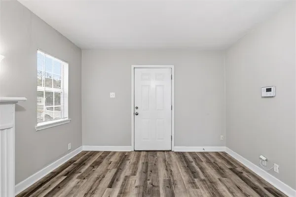$2,400 | 227 South Hampton Road, Dallas, TX 75208