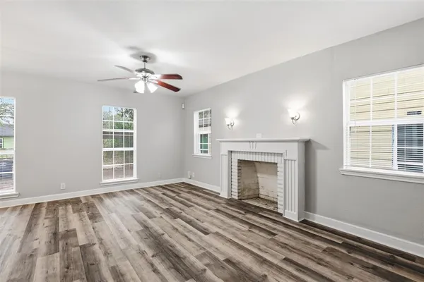 $2,400 | 227 South Hampton Road, Dallas, TX 75208