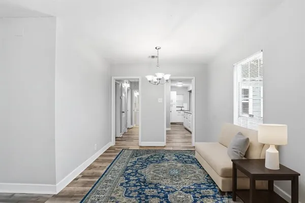 $2,400 | 227 South Hampton Road, Dallas, TX 75208