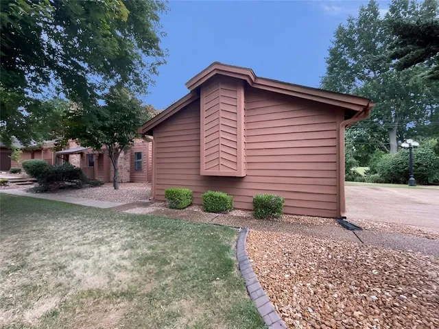 $179,900 | 2074 Duclair Parkway, St. Charles, MO 63303