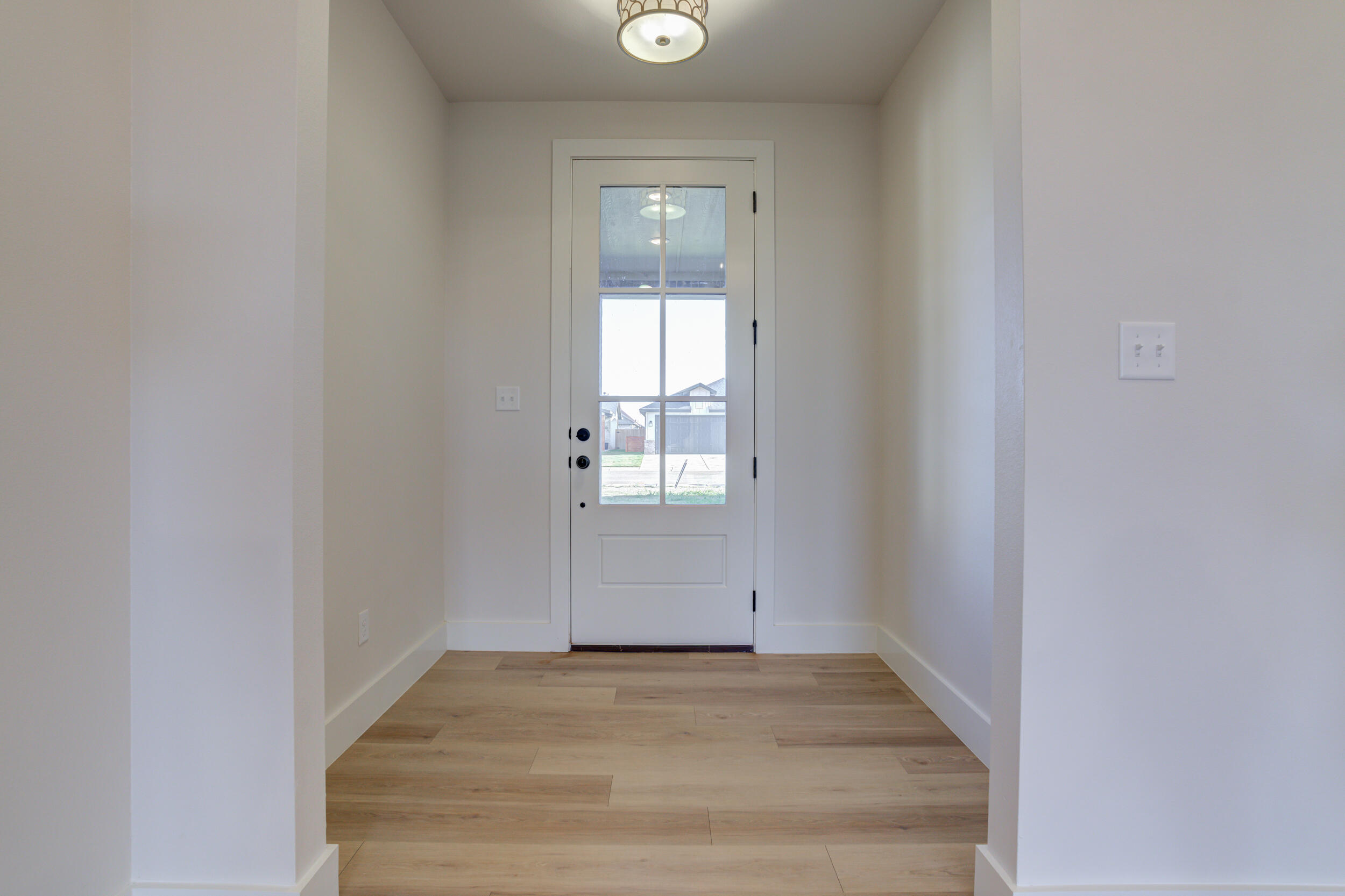 6913 13th Street Lubbock, TX 79416 - Photo 5 of 45 a view of an empty room and window