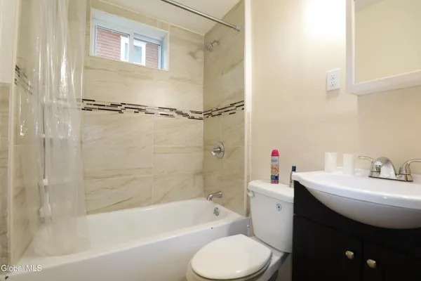 $1,400 | 29 Stewart Street, Amsterdam, NY 12010