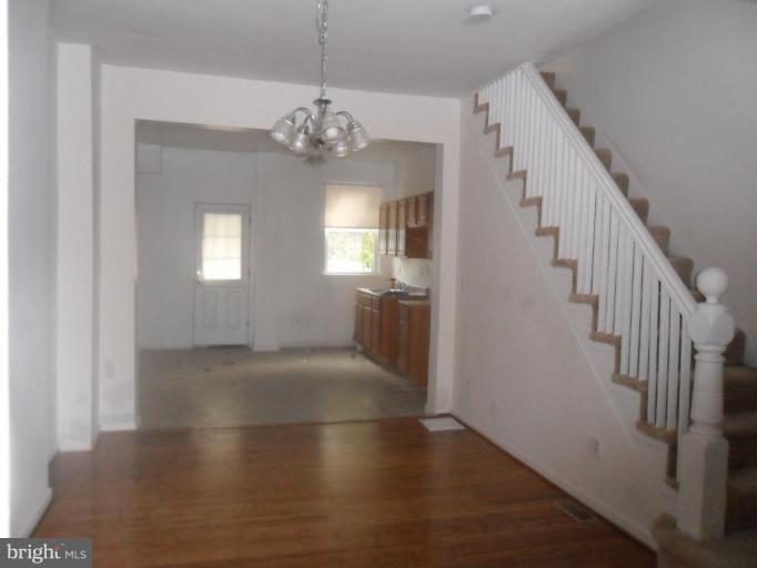3913 Falls Road Baltimore, MD 21211 - Photo 2 of 7 Dining Area