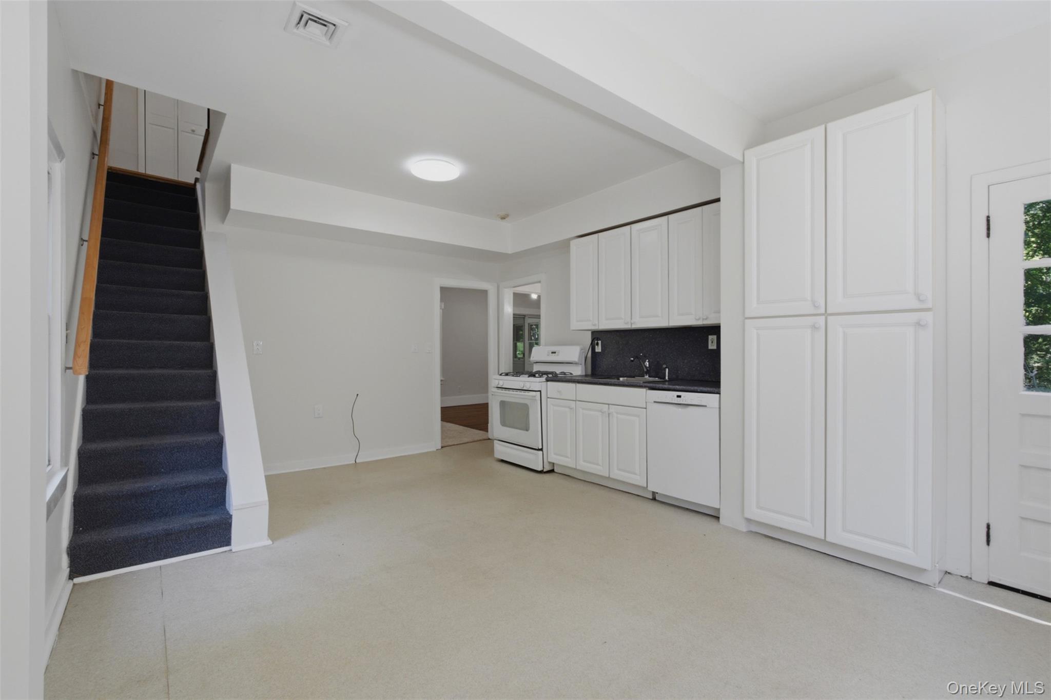 65 South State Road Briarcliff Manor, NY 10510 - Photo 6 of 30