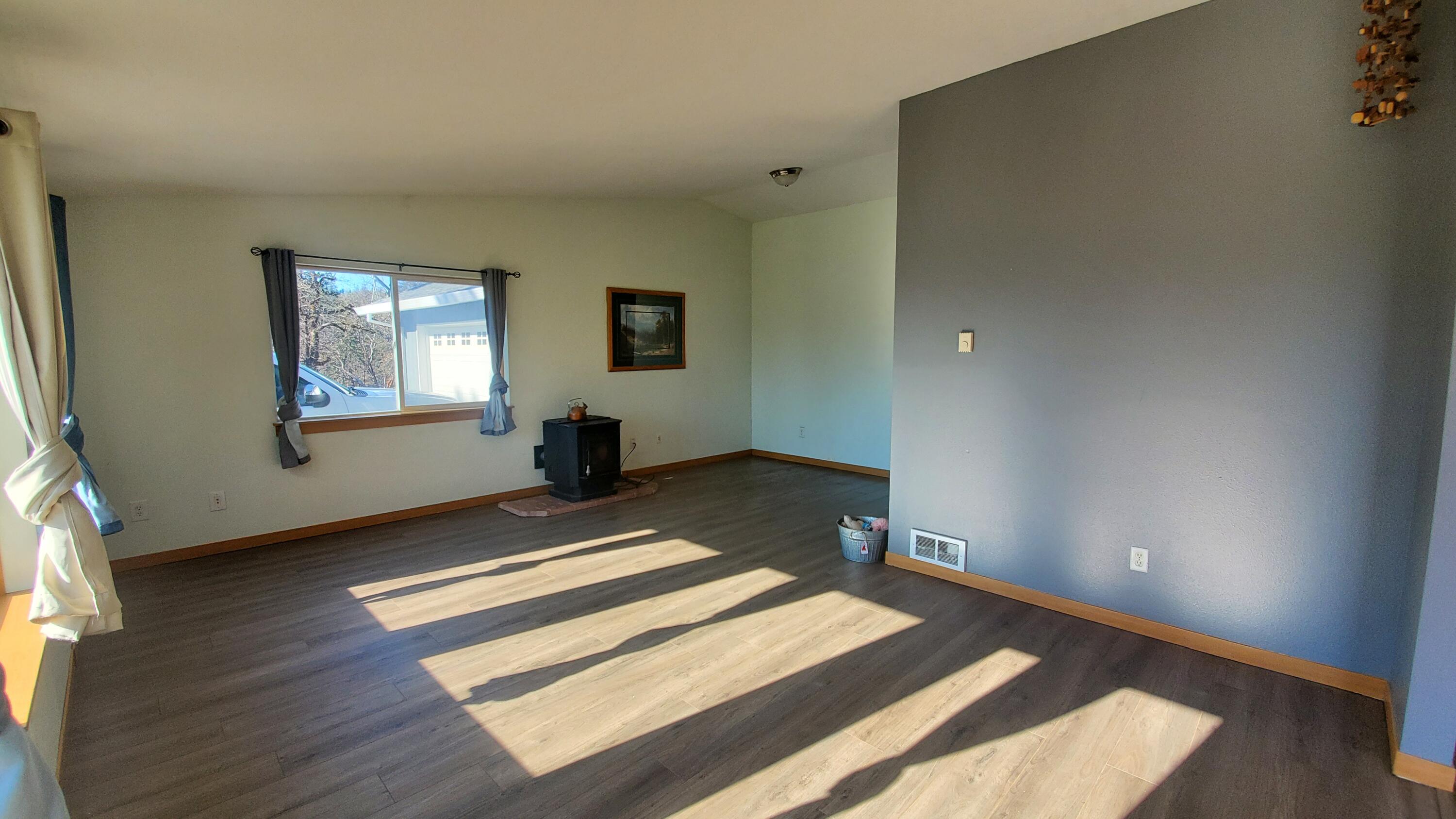7600 Hugo Road Grants Pass, OR 97526 - Photo 13 of 28 20220124_131021