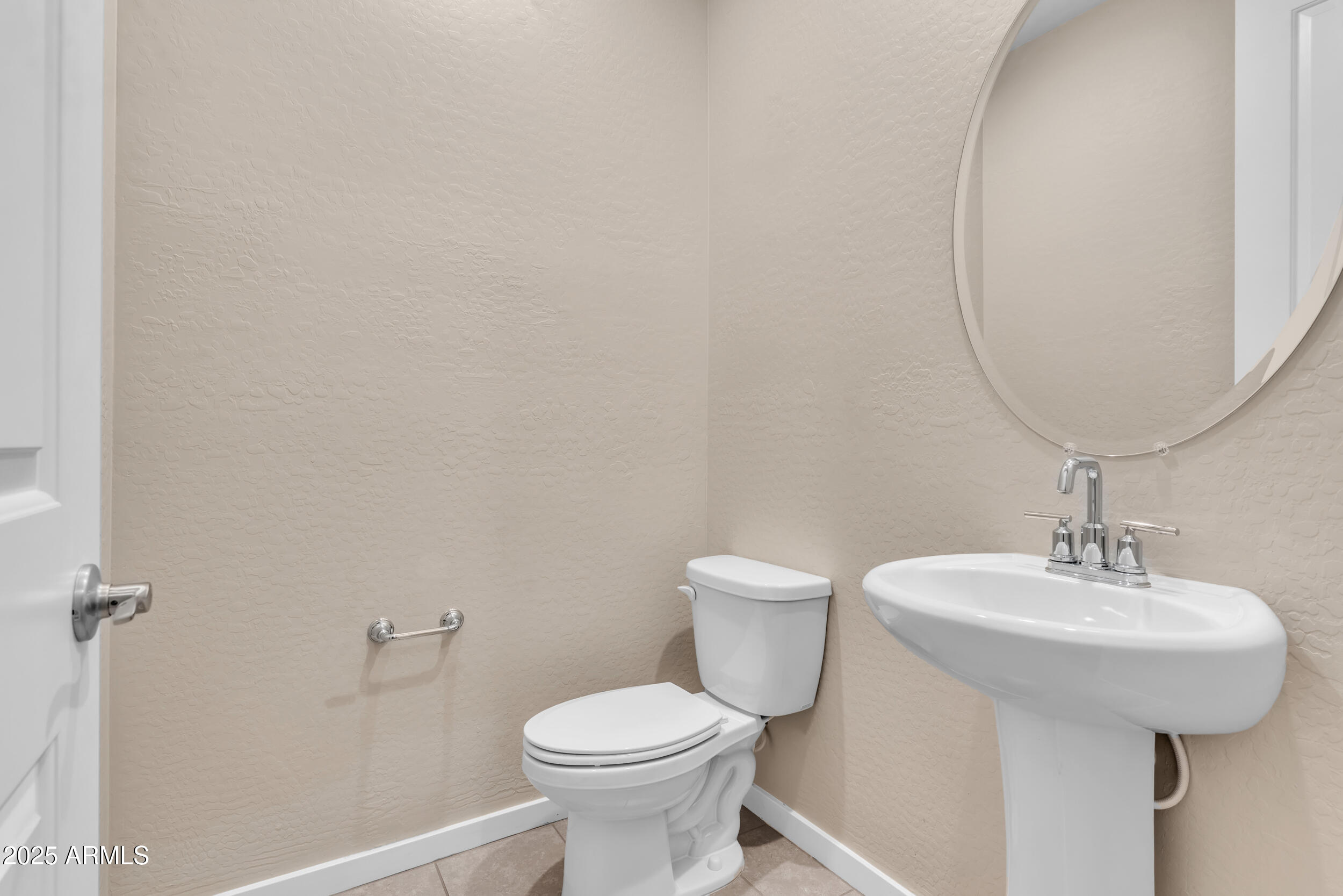 3855 South McQueen Road, Unit 98 Chandler, AZ 85286 - Photo 16 of 41 a bathroom with a sink toilet and a mirror