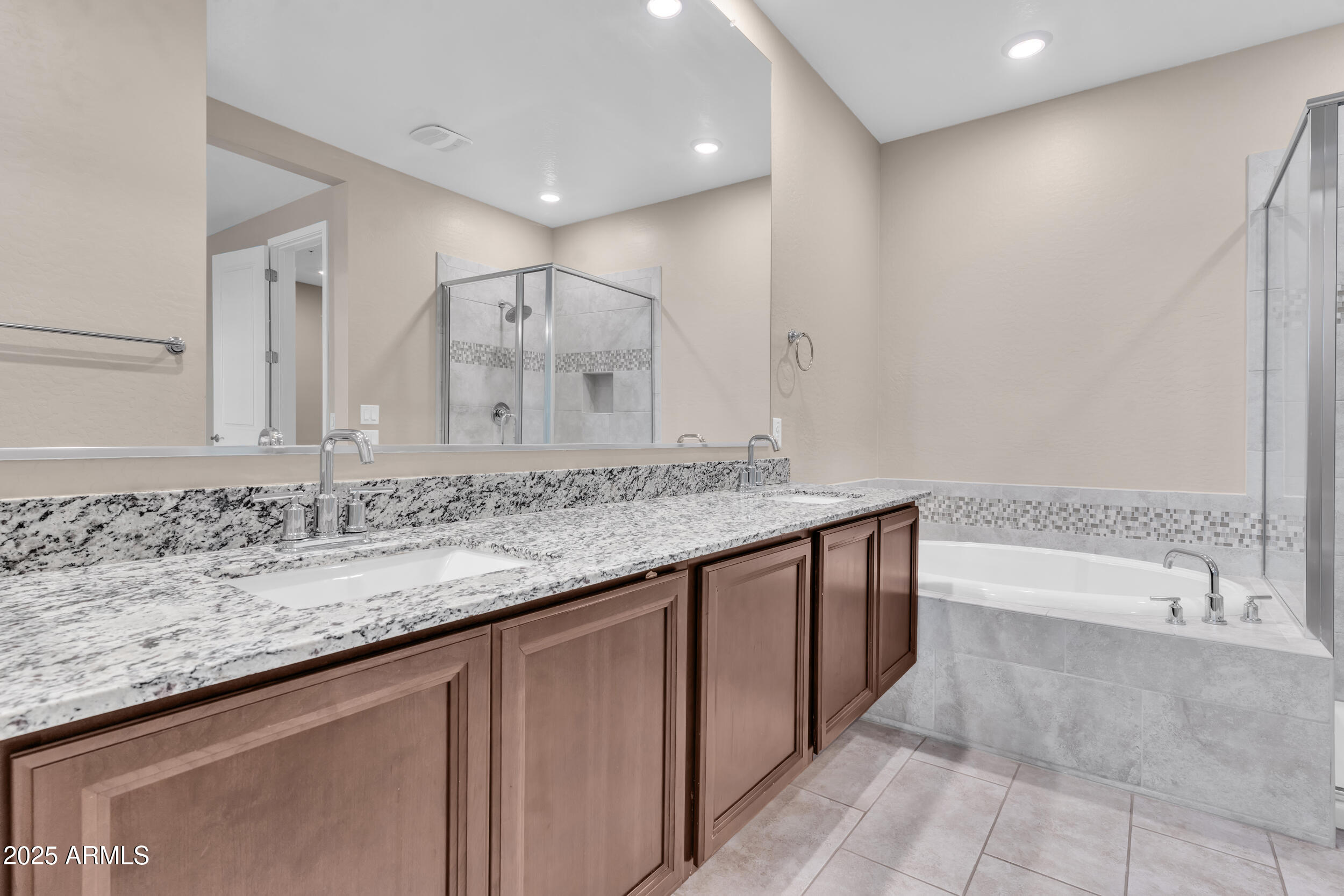 3855 South McQueen Road, Unit 98 Chandler, AZ 85286 - Photo 21 of 41 a bathroom with a granite countertop sink a large mirror and a bathtub